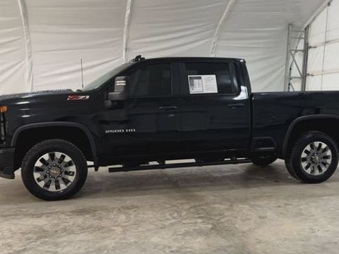 Used 2024 Chevrolet Silverado 2500 Custom w/ Custom Convenience Package AWD/4WD image 9