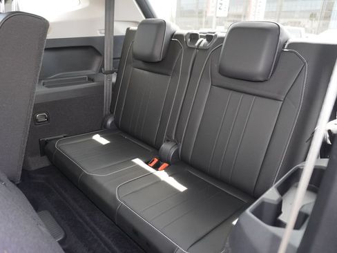 Used 2022 Volkswagen Tiguan SE FWD image 9