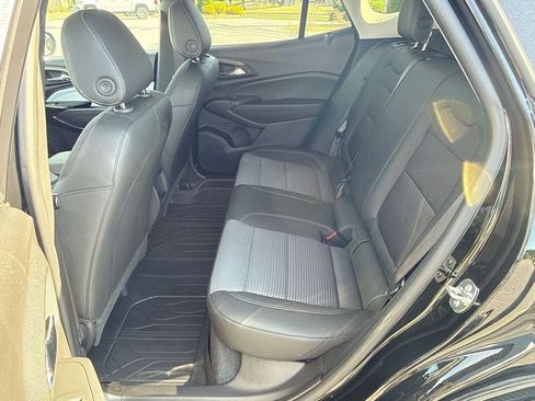 Certified 2025 Chevrolet Trax LT w/ LT Convenience Package FWD image 23