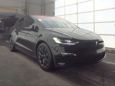 Used 2023 Tesla Model X AWD/4WD image 3