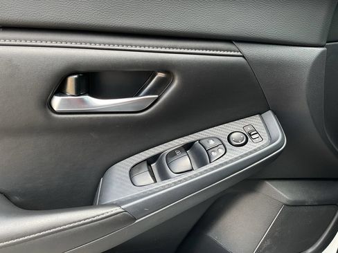 Used 2025 Nissan Sentra SV FWD image 15