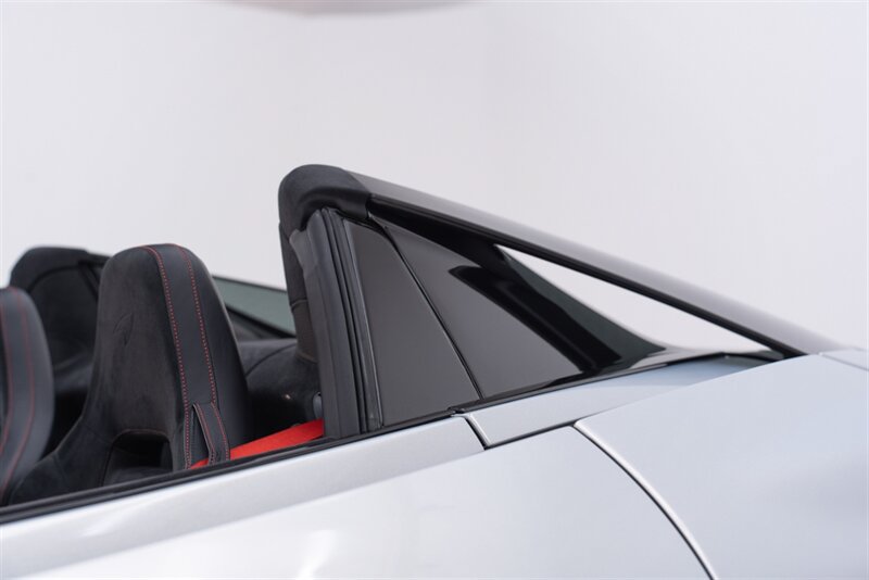 Used 2024 McLaren 750S Spider RWD image 37