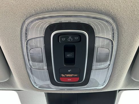 Used 2025 Hyundai Elantra Limited image 17