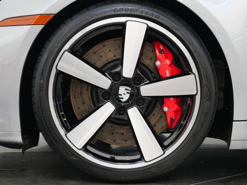 Used 2025 Porsche 911 Carrera S image 10