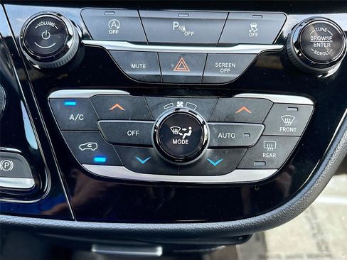 Used 2020 Chrysler Pacifica Touring-L Plus w/ S Appearance Package FWD image 16