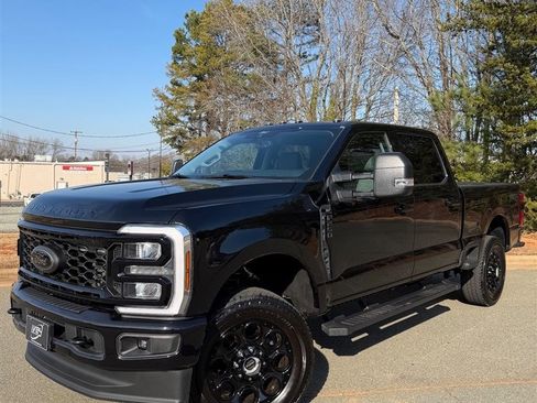 Used 2025 Ford F250 XLT w/ Black Appearance Package image 3