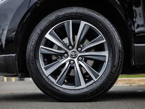 Used 2023 Toyota Venza LE AWD/4WD image 26