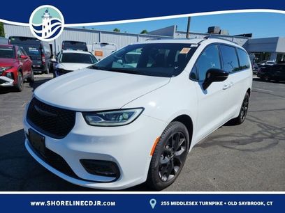 Used 2025 Chrysler Pacifica Limited