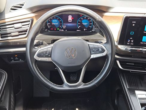 Used 2025 Volkswagen Atlas SE FWD image 16