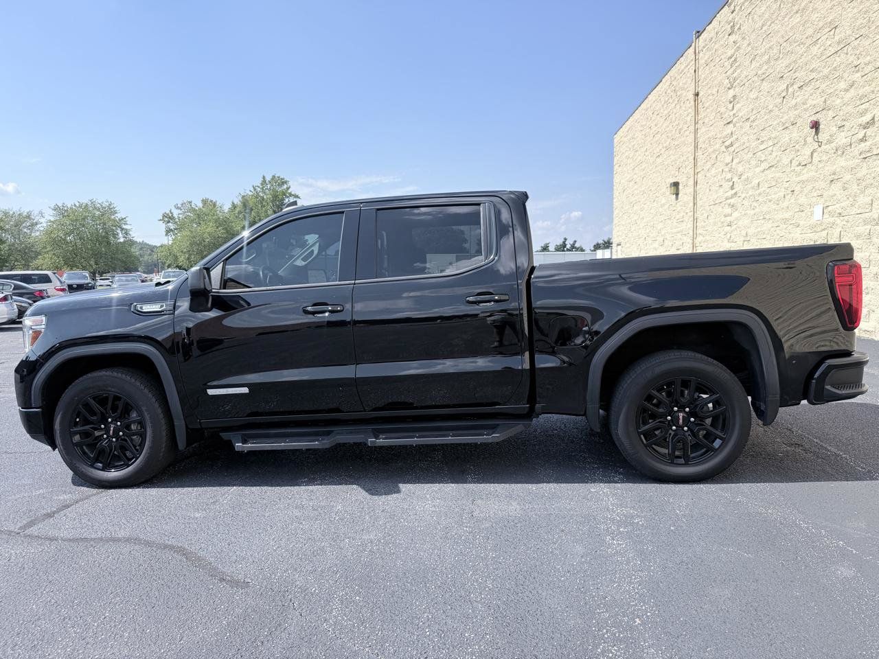 Used 2020 GMC Sierra 1500 Elevation w/ Elevation Convenience Package RWD image 2