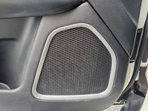 Used 2019 Jeep Compass Latitude FWD image 16