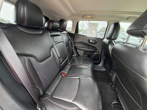 Used 2018 Jeep Compass Trailhawk w/ Leather Interior Group AWD/4WD image 17