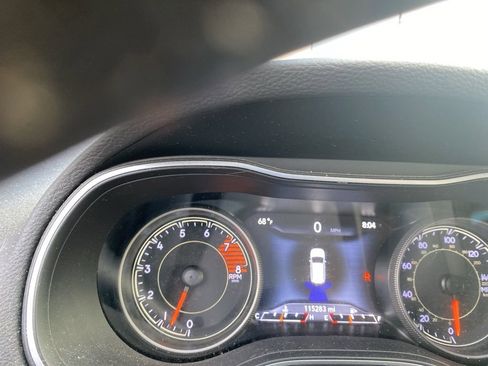 Used 2019 Jeep Cherokee Limited image 17