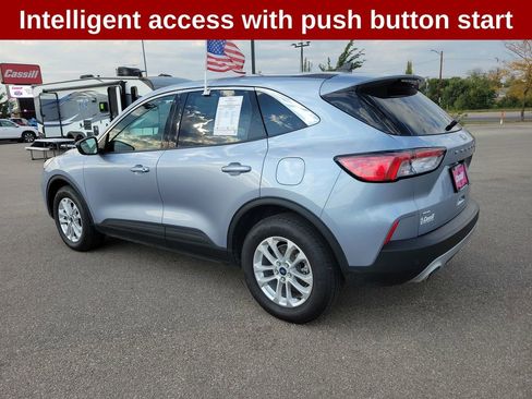 Used 2022 Ford Escape SE image 3