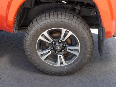 Used 2016 Toyota Tacoma TRD Sport AWD/4WD image 28