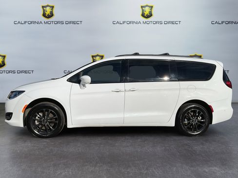 Used 2020 Chrysler Pacifica Touring-L image 8