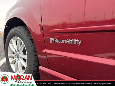 Used 2015 Dodge Grand Caravan SXT image 9