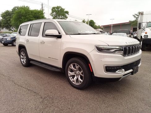 Used 2022 Jeep Wagoneer Series II image 3