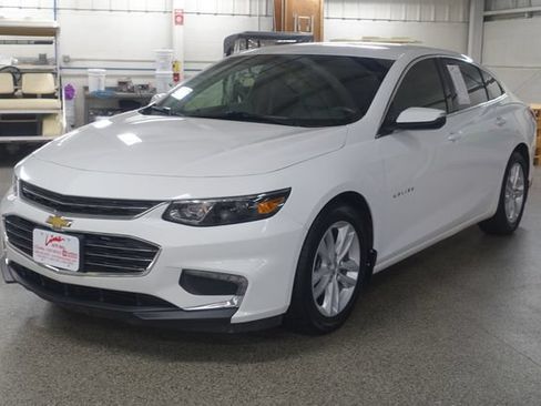 Used 2018 Chevrolet Malibu LT FWD image 3