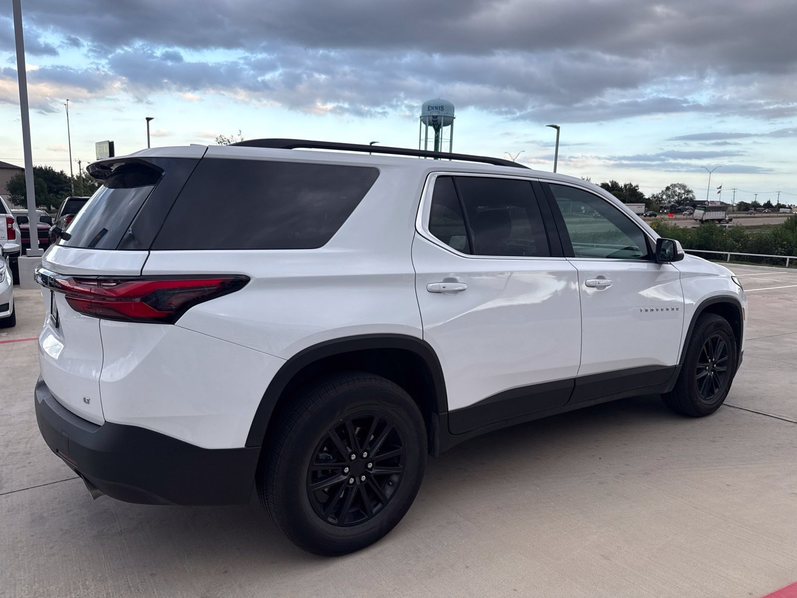 Used 2023 Chevrolet Traverse LT FWD image 5