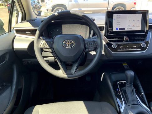 Used 2025 Toyota Corolla LE w/ LE Premium Package image 6