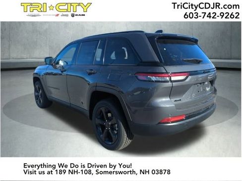 New 2025 Jeep Grand Cherokee Altitude image 3