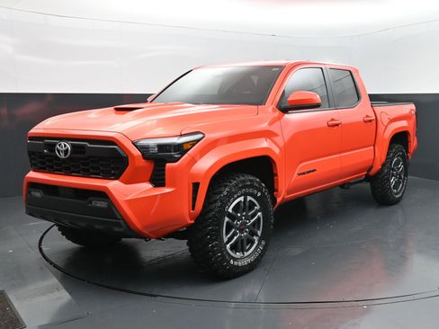 Used 2024 Toyota Tacoma TRD Sport AWD/4WD image 1