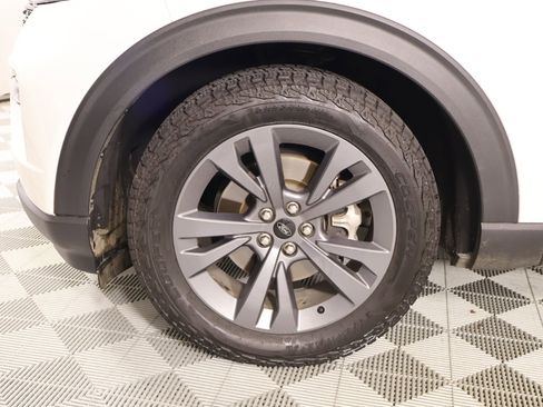 Used 2024 Ford Explorer XLT w/ Equipment Group 202A image 19