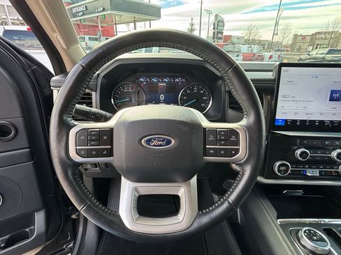 Used 2024 Ford Expedition XLT image 16