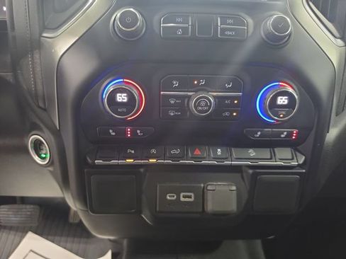 Used 2022 Chevrolet Silverado 1500 LT AWD/4WD image 15