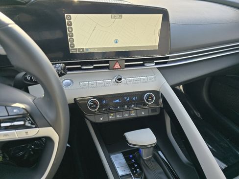 Used 2024 Hyundai Elantra Limited image 29