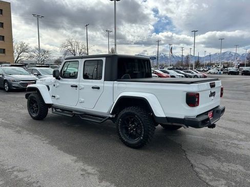 Used 2024 Jeep Gladiator Sport image 10