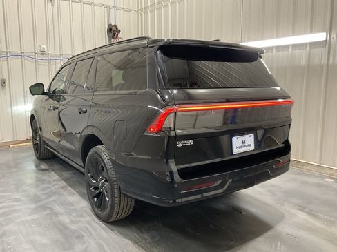 Used 2025 Lincoln Navigator Reserve w/ Jet Appearance Package image 26