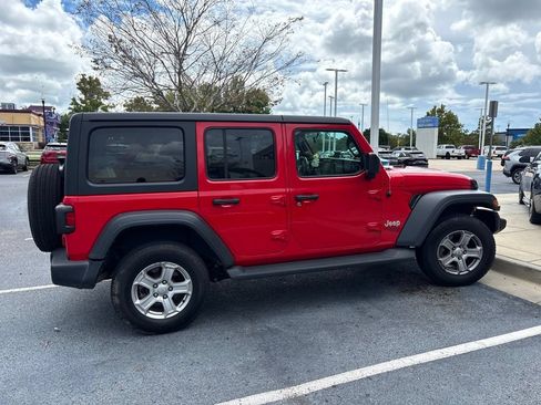 Used 2020 Jeep Wrangler Unlimited Sport S AWD/4WD image 3