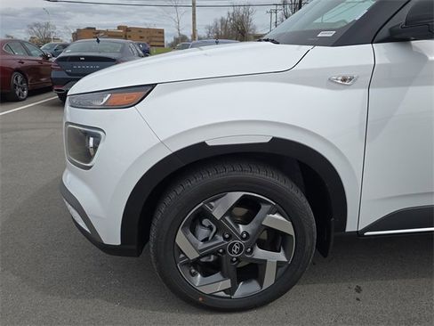 Used 2025 Hyundai Venue Limited image 10