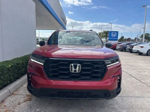 Used 2025 Honda Pilot Sport image 2