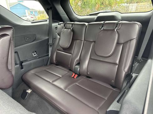 Used 2025 Ford Explorer Platinum image 19