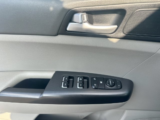 Used 2019 Kia Sportage LX AWD/4WD image 16