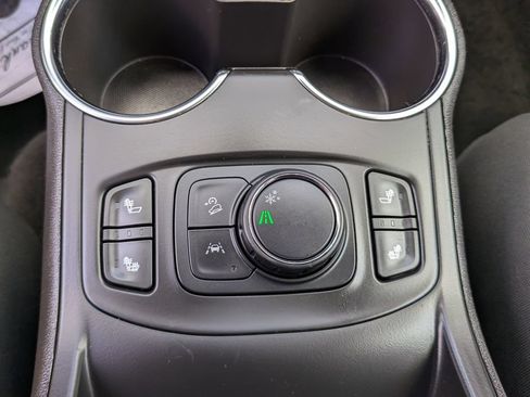 Used 2024 GMC Terrain SLT FWD image 28