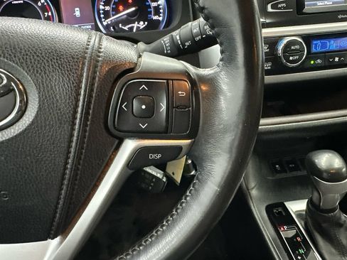 Used 2015 Toyota Highlander Plus FWD image 27
