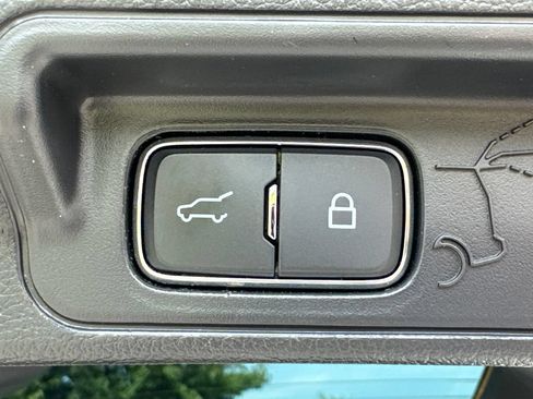 Used 2025 Ford Explorer ST AWD/4WD image 19