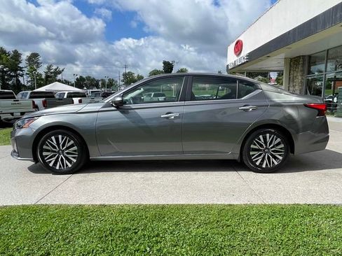 Used 2023 Nissan Altima 2.5 SV FWD image 14