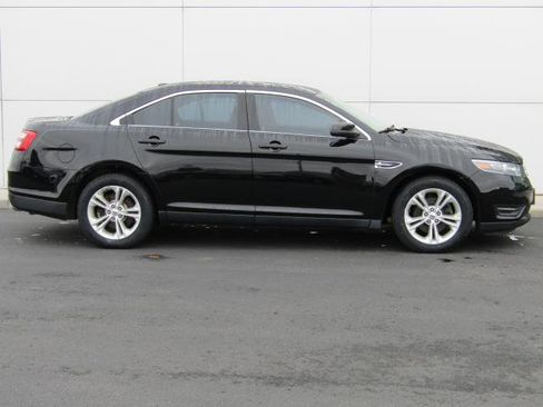 Used 2018 Ford Taurus SEL image 3