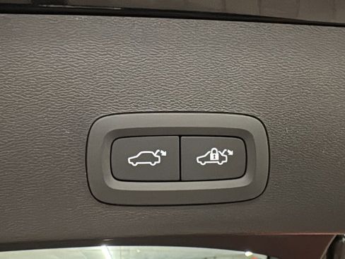 New 2026 Volvo XC40 B5 Ultra w/ Protection Package Premier image 30