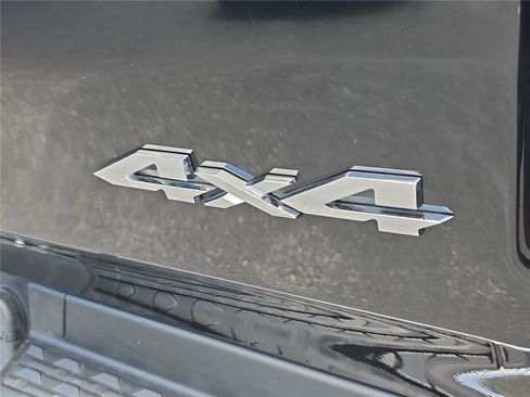 Used 2023 RAM 1500 Laramie AWD/4WD image 5