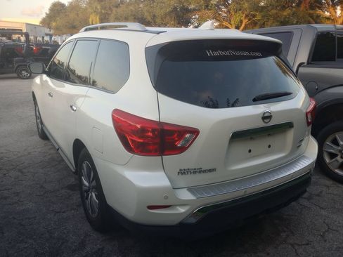 Used 2020 Nissan Pathfinder SV AWD/4WD image 2