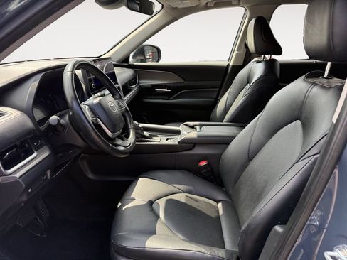 Used 2025 Toyota Grand Highlander AWD image 9