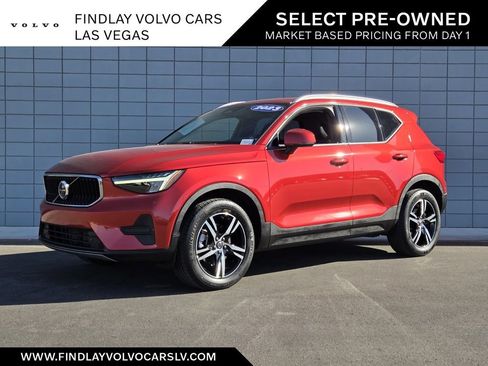 Used 2023 Volvo XC40 B5 Core w/ Convenience Package AWD/4WD image 1