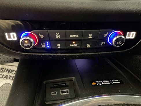 Used 2022 Buick Enclave Avenir w/ Avenir Technology Package image 19