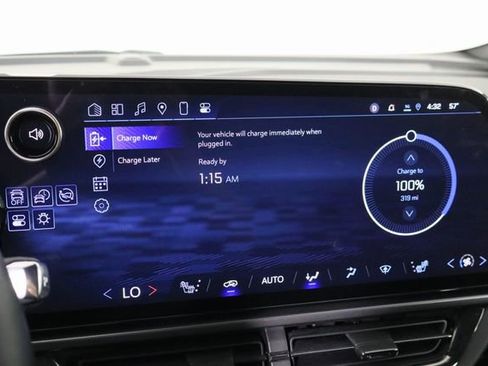 Used 2024 Chevrolet Equinox EV RS image 33